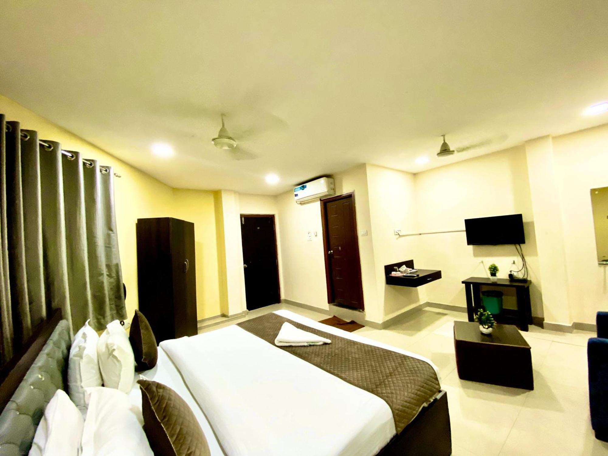 Hotel Sky Park Shamshabad Exterior photo